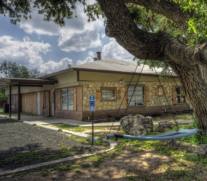 Frio River Oaks Concan Lodging